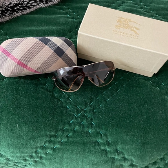Authentic Burberry Sunglasses - Picture 1 of 6